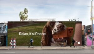 Publicidad de Apple OOH 2026