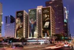 Publicidad de Apple OOH 2026