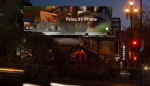 Publicidad de Apple OOH 2026