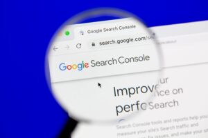 Google lanza reportes de IA generativa en Search Console para AI Overviews